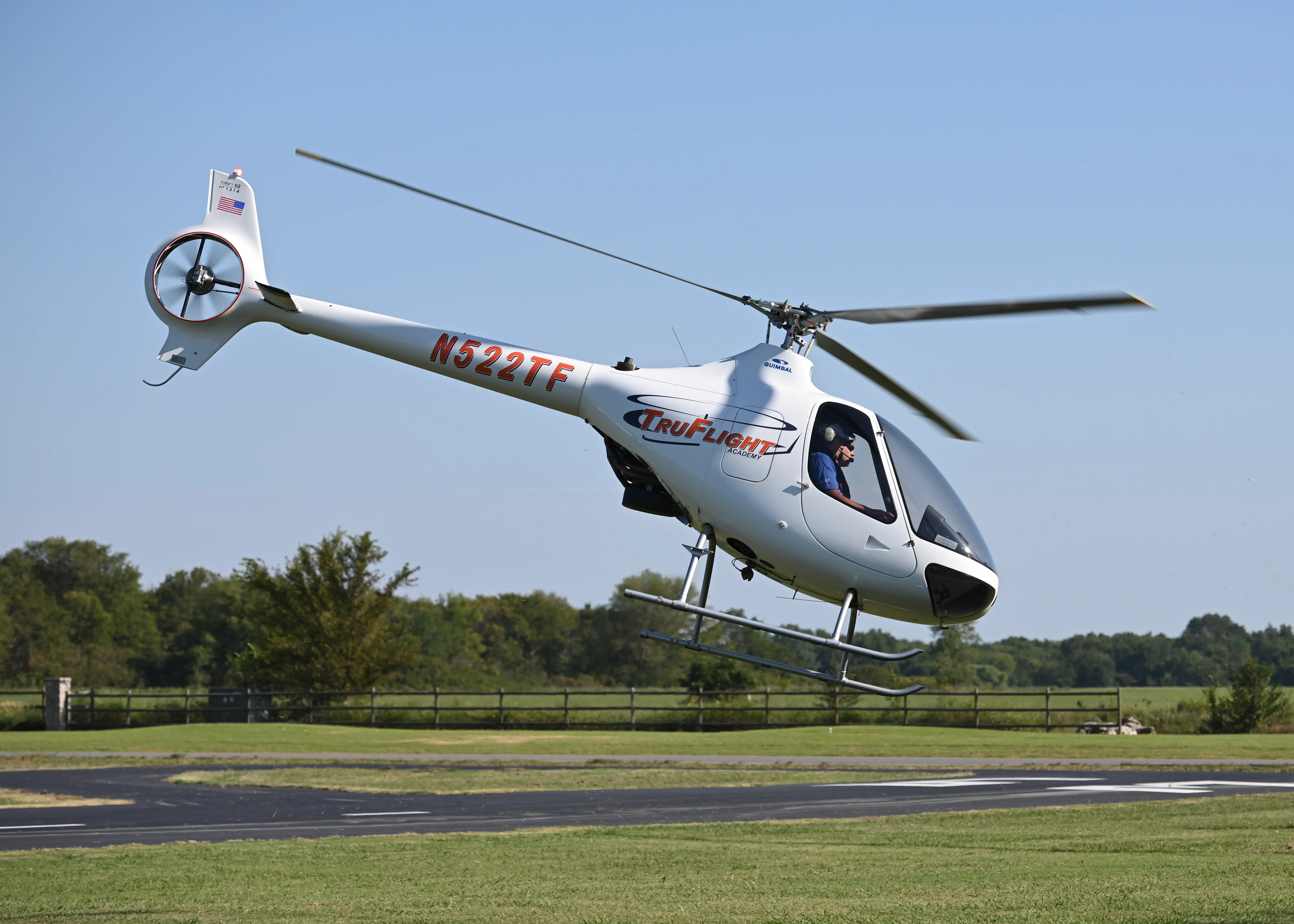 Helicopter landing seen from the right